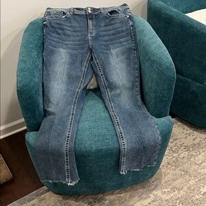 Stylish Blue 2 button and zip raw hem Women's Jeans